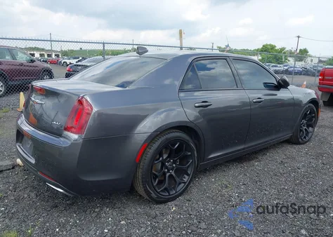 2015 Chrysler 300 300S z USA, uszkodzony, nr VIN 2C3CCABG5FH833029